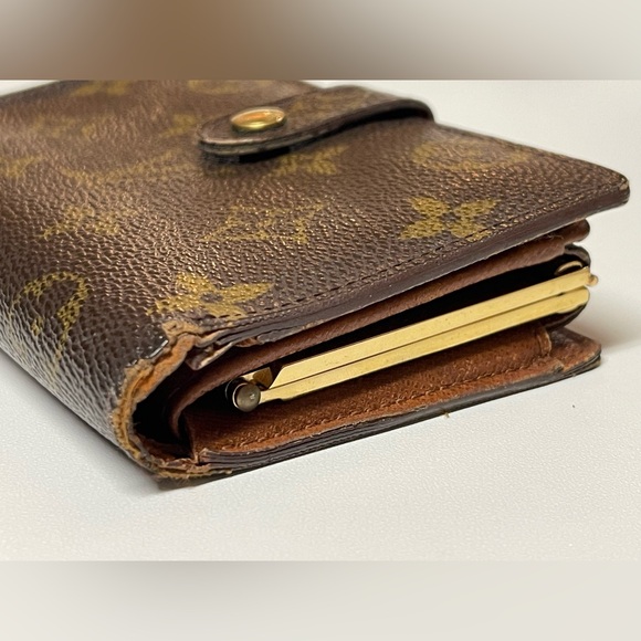 VINTAGE LOUIS VUITTON CLASSIC MONOGRAM KISS LOCK WALLET - Picture 5 of 16